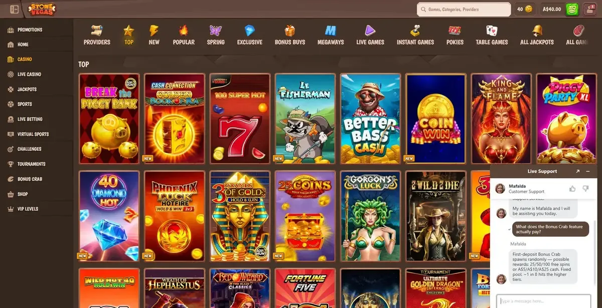 Stonevegas live-chat window with agent Mafalda explaining that the first-deposit Bonus Crab spawns randomly with possible rewards of 25, 50 or 100 free spins or A$5, A$10 or A$25 cash from a fixed pool, and that roughly one in eight hits a higher tier. Captured July 2026.